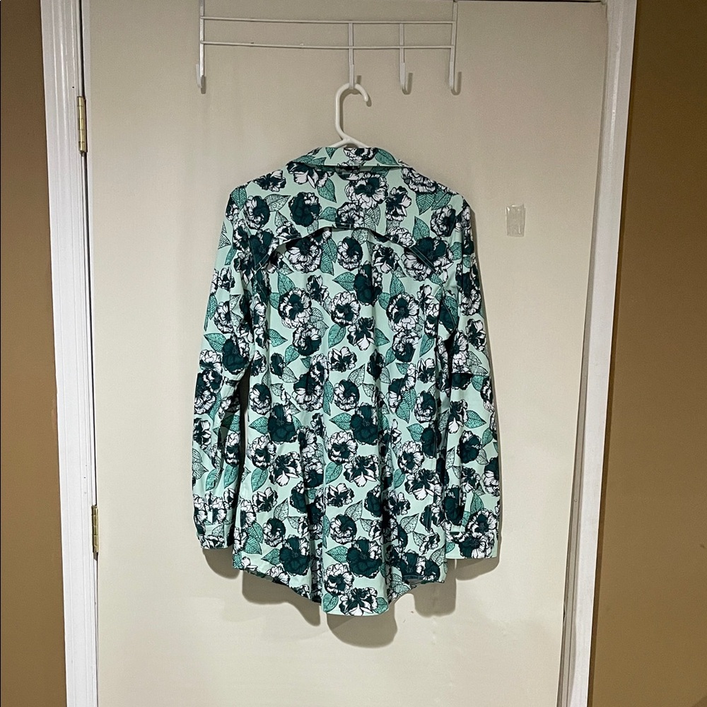 NWOT Duluth Trading Co Floral Blouse - Green and Black Size Medium - Picture 9 of 12